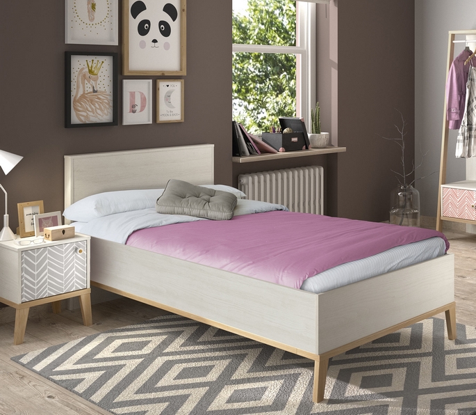Lit enfant de style scandinave en bois clair avec tête de lit droite